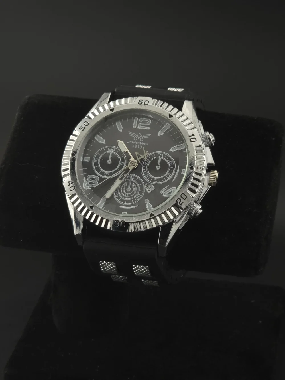 Silver-Tone Chronograph Watch with Black Dial and Strap